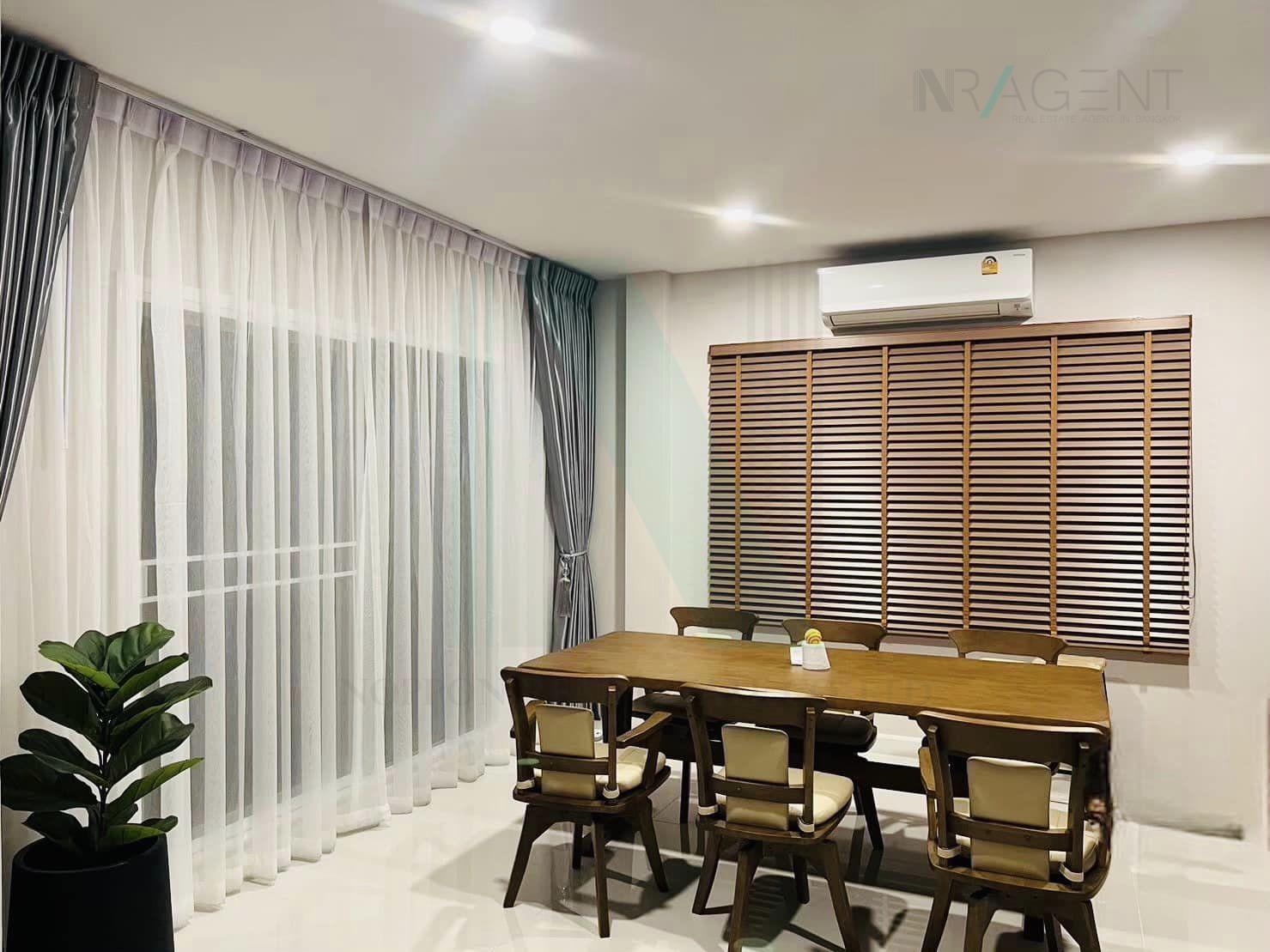 ให้เช่าบ้านเดี่ยว 4 ห้องนอน 210 ตร.ม. 60.4 ตร.ว. เซนโทร พระราม 9-กรุงเทพกรีฑา