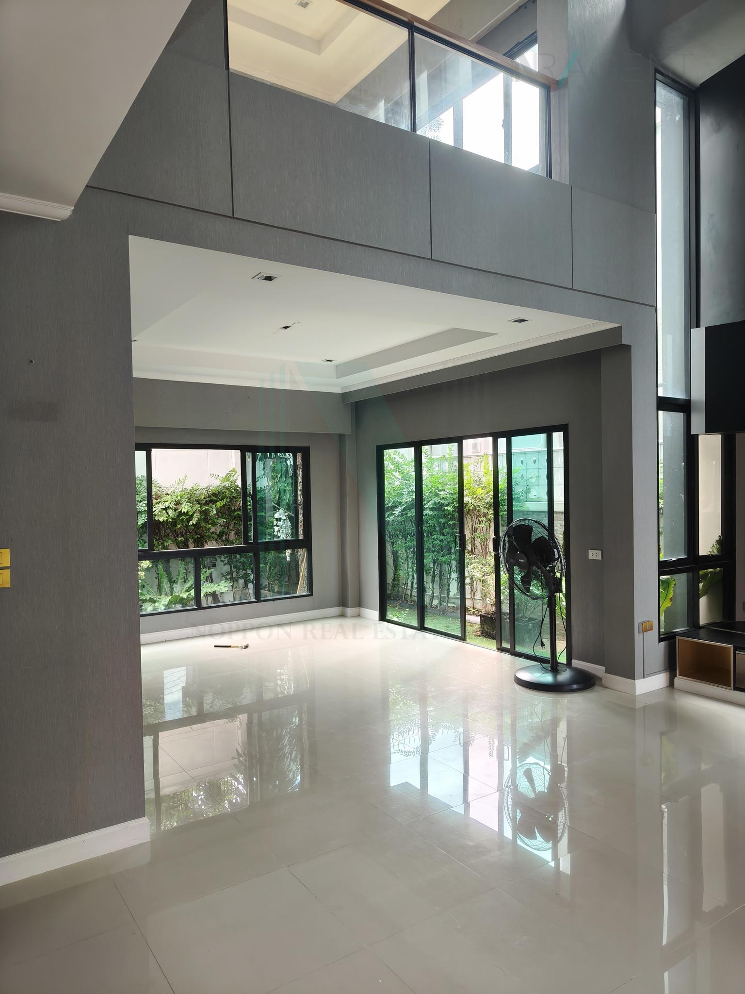 6-bed house for sale, 321 sqm, 56 sq wah, Supalai Essence Ladprao
