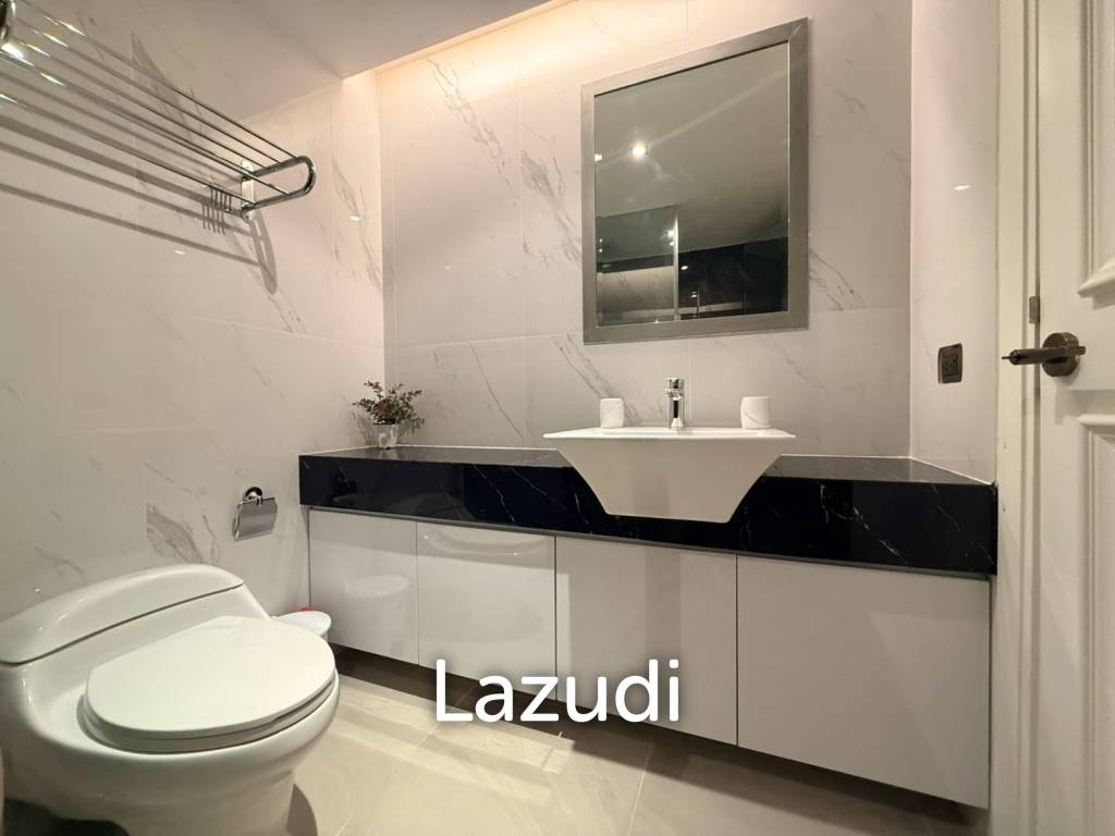 picture Sunset Boulevard 1 Newly Renovated Studio Condo for Sale - 10/12