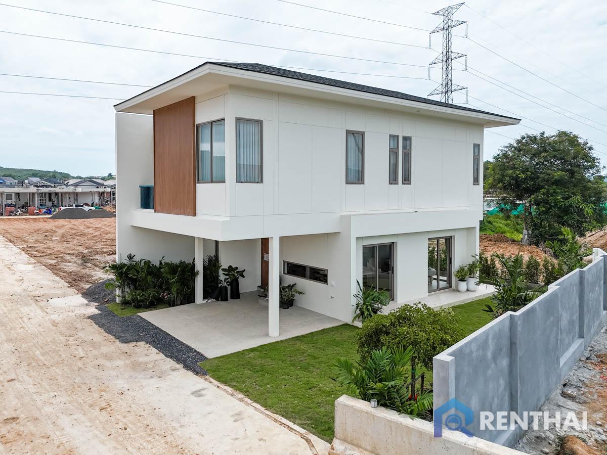 picture Modern Tropical 2-Storey Home in Bangjo, Phuket. - 1/25