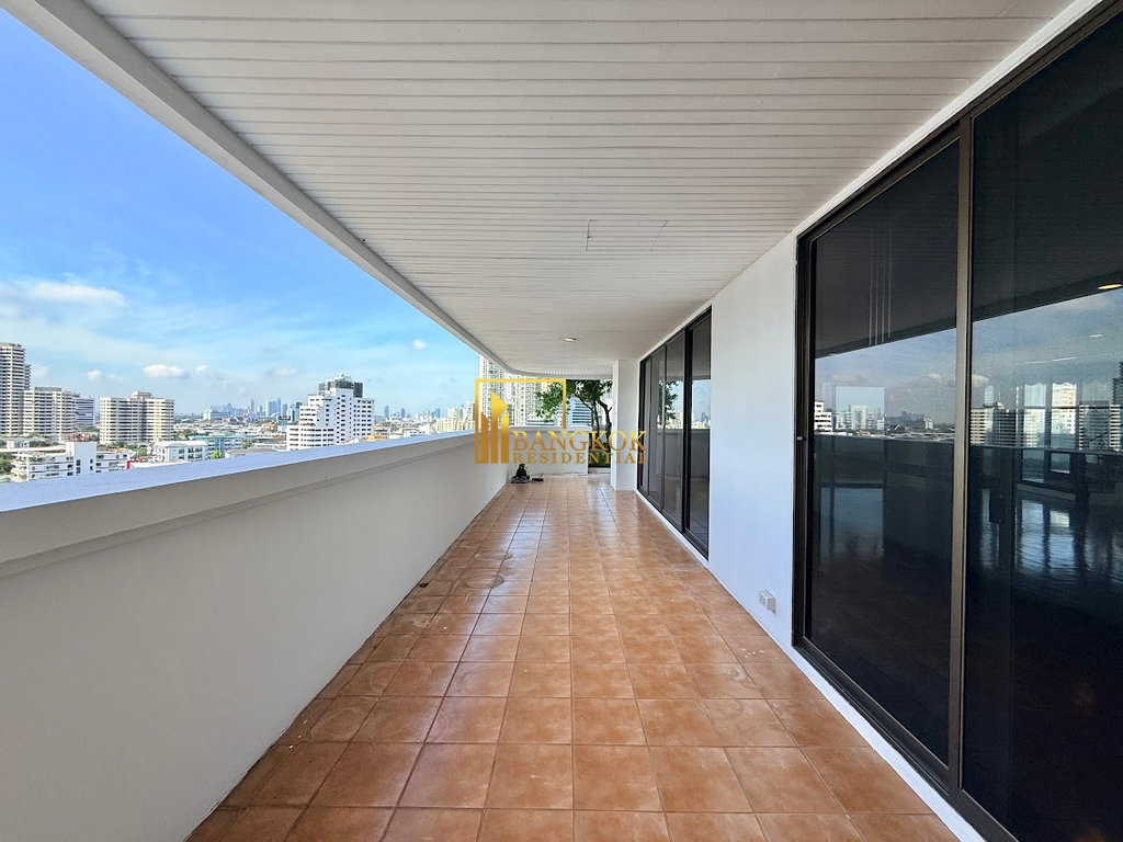 picture Enormous 5 Bedroom Duplex Apartment in Phrom Phong - BR0350AP - 10/71