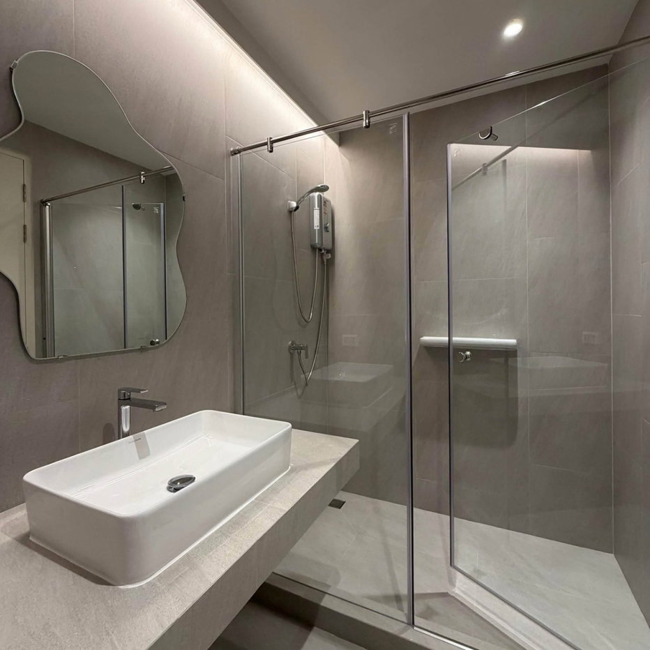 picture Q House                        Sathorn - 8/10