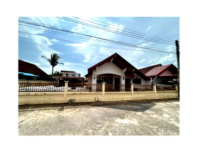 บ้านเดี่ยว วิทยาลัยเทคโนโลยีสุราษฎร์พาณิชยการ : ที่ดินพร้อมสิ่งปลูกสร้าง 99.2 ตร.วา วาสนา เมืองสุราษฎร์ธานี สุราษฎร์ธานี 3.3M