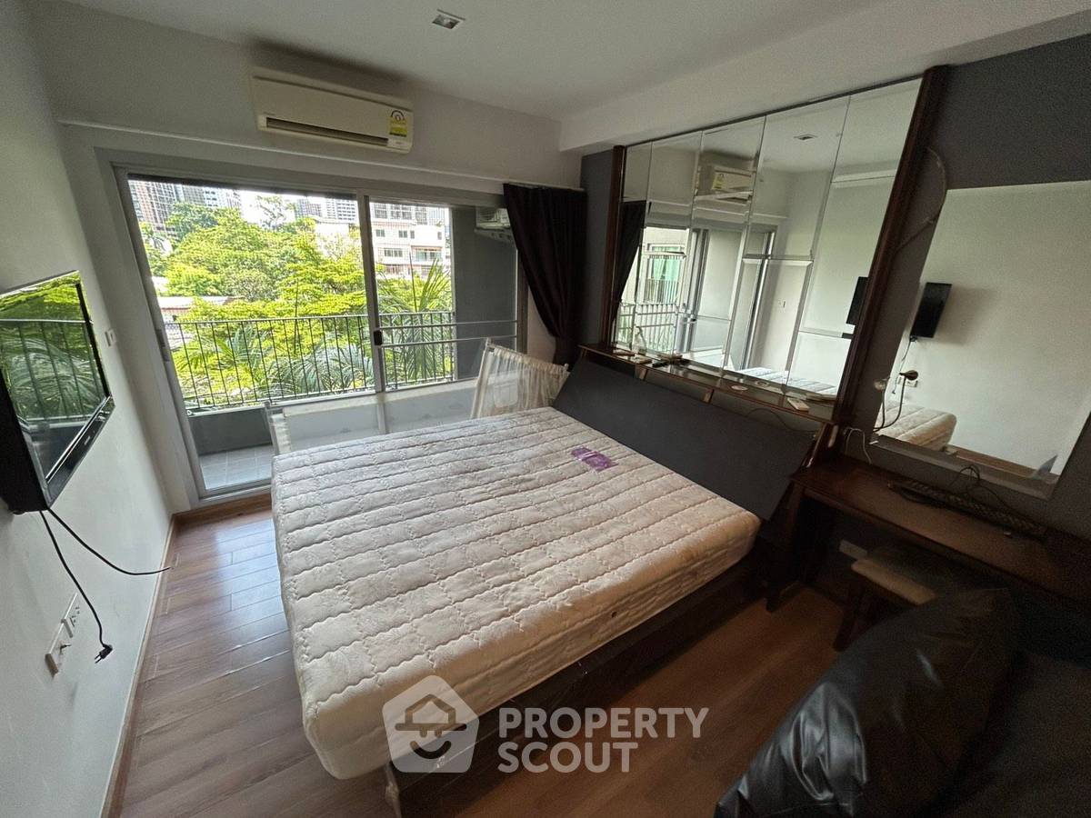 picture 2-BR Condo at The Seed Musee Sukhumvit 26 near BTS Phrom Phong (ID 883656) - 4/27