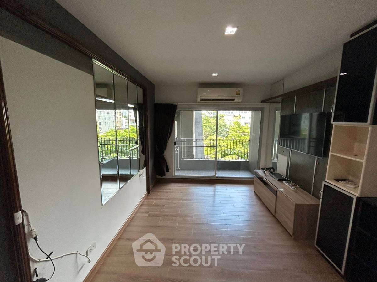 picture 2-BR Condo at The Seed Musee Sukhumvit 26 near BTS Phrom Phong (ID 883656) - 3/27