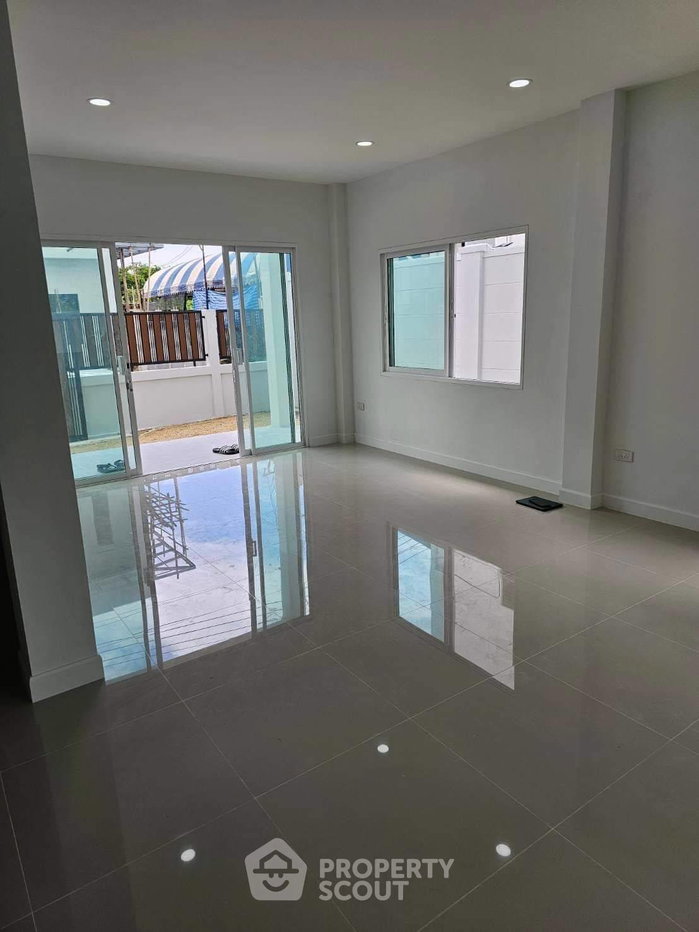 รูป บ้าน 4 ห้องนอน ขนาด 200 ตร.ม. ย่านบางแคเหนือ กรุงเทพฯ (ID 3356522) - รูปที่ 9/18