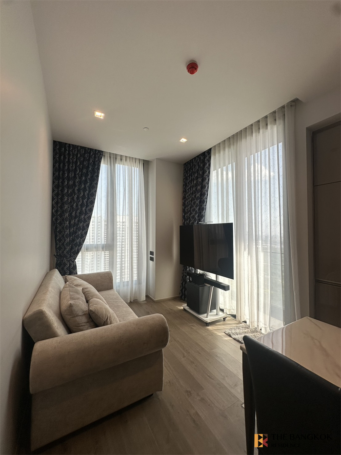picture The Crest Park Residences near MRT Phahonyothin Station Convenient Travel, Great Value per Square Meter - 7/10