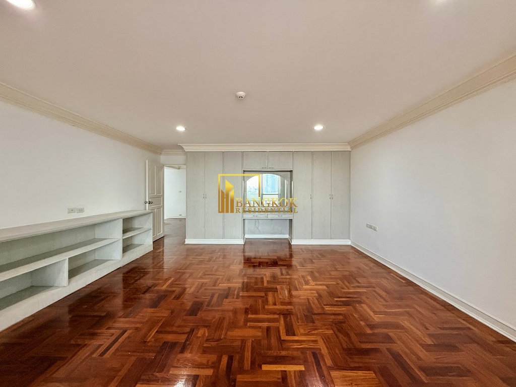 picture Enormous 5 Bedroom Duplex Apartment in Phrom Phong - BR0350AP - 31/71