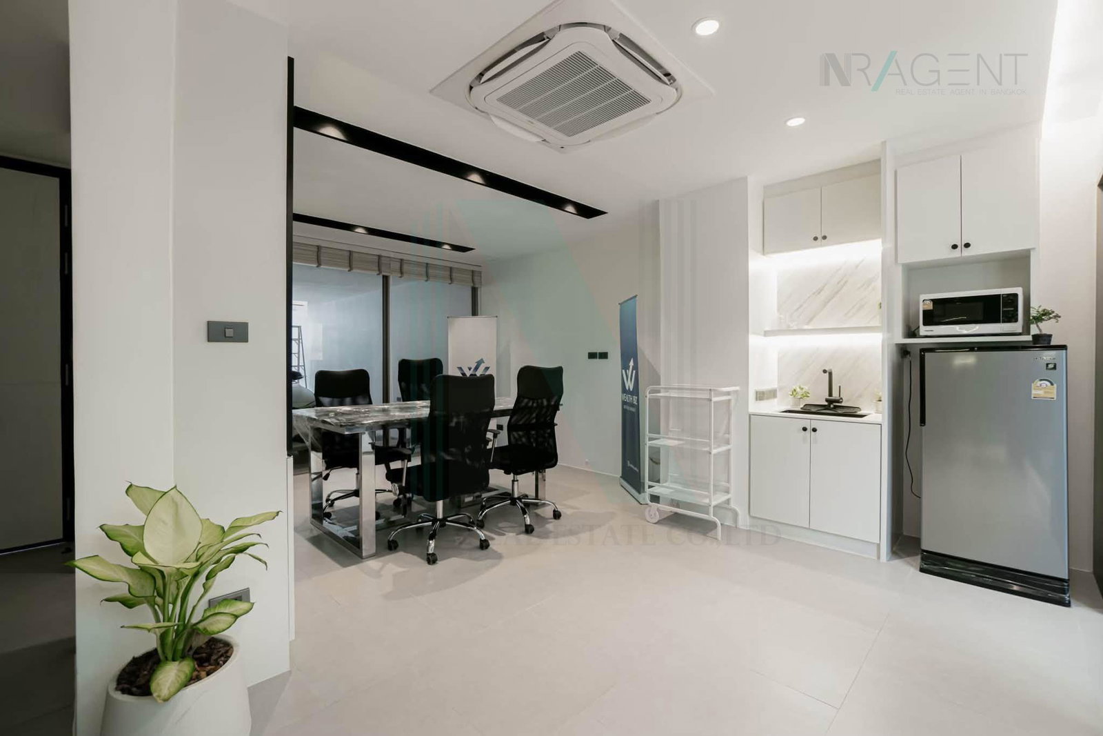 ให้เช่าทาวน์โฮม 3 ห้องนอน 400 ตร.ม. 36 ตร.ว. ลักซ์ 35 รัชดา-ลาดพร้าว