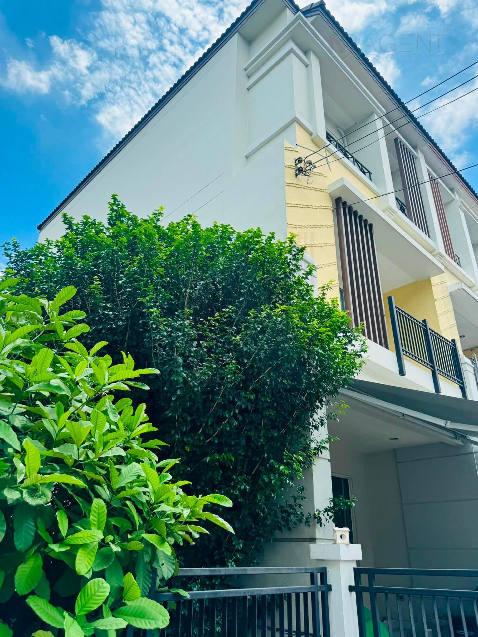 ขายทาวน์โฮม 3 ห้องนอน 170 ตร.ม. 31.5 ตร.ว. บ้านกลางเมือง  เออร์บาเนี่ยน เออเกษตร - นวมินทร์ 2