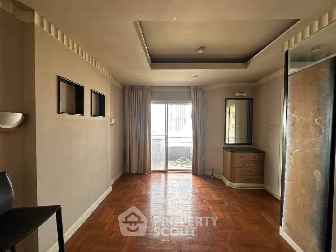 picture 40m To BTS National Stadium | 4-BR Baan Kasemsan 1 Condo (ID 1836771) - 7/11