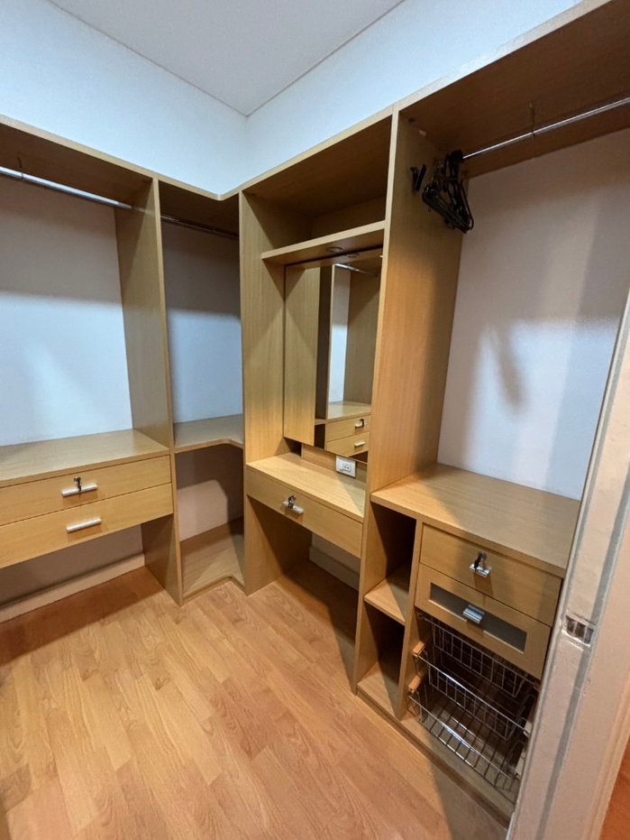picture FOR RENT | Fullerton Sukhumvit ✨🐱🐶
🏙️ Luxury 2-Bedroom Residence | Spacious 105 sq.m. - 14/25