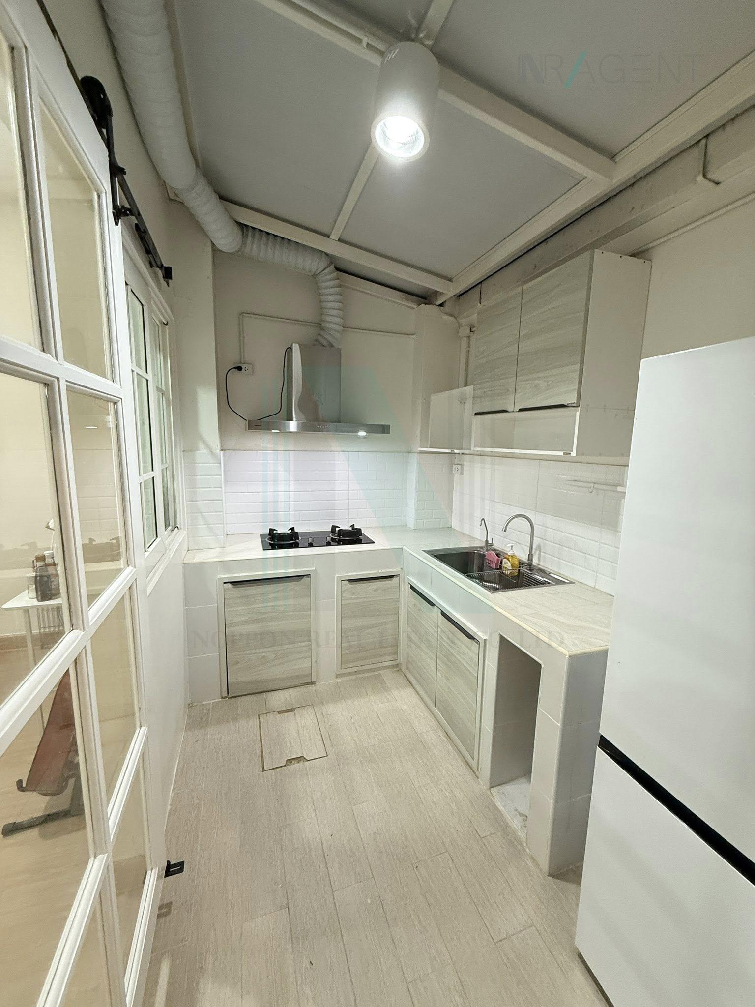 3-bed townhouse for sale, 102 sqm, 17 sq wah, Golden Town Ramintra - Wongwaen