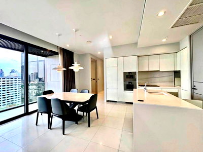 Condos for rent : For rent 2 BR condo with private lift , Near Emquartier in Promphong