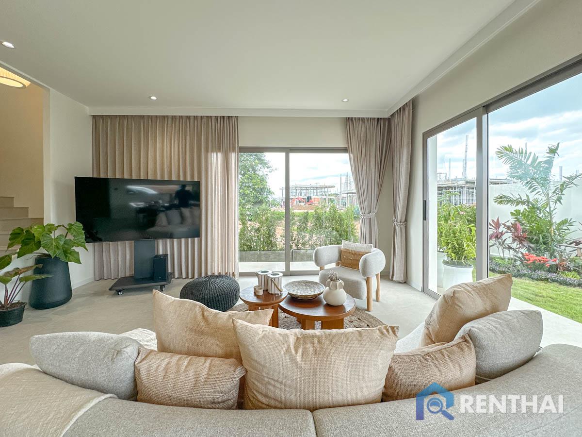 picture Modern Tropical 2-Storey Home in Bangjo, Phuket. - 3/25