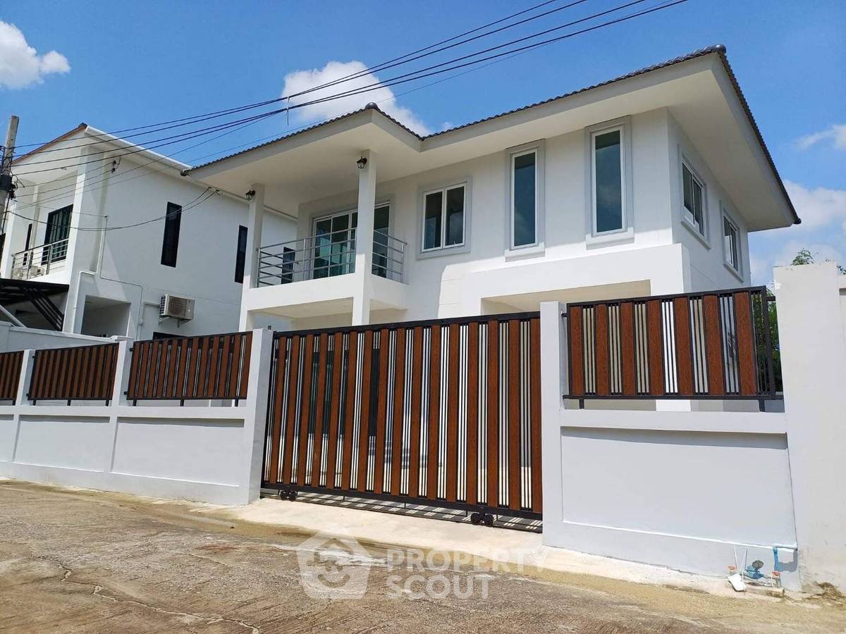 รูป บ้าน 4 ห้องนอน ขนาด 200 ตร.ม. ย่านบางแคเหนือ กรุงเทพฯ (ID 3356522) - รูปที่ 1/18