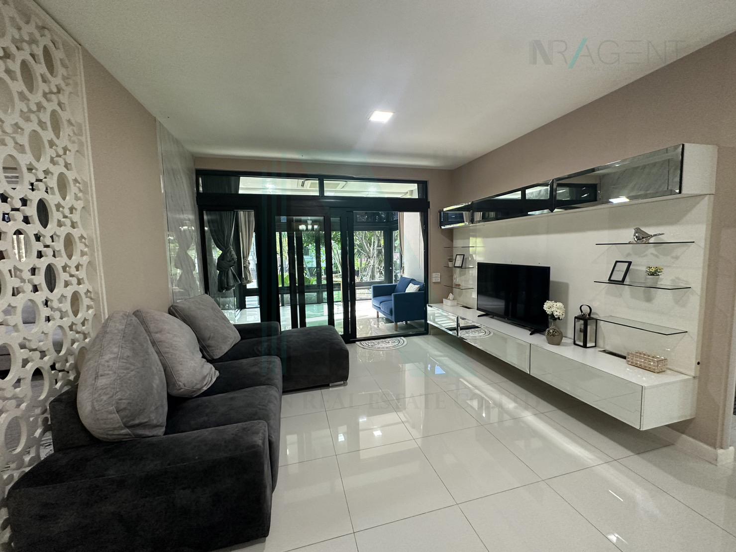 4-bed house for sale, 350 sqm, 133.8 sq wah, Manthana Rama 9 - Srinakarin