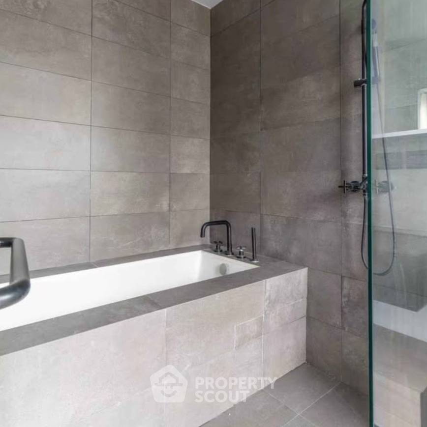 picture 2-BR Condo at The Lofts Asoke near MRT Phetchaburi (ID 3350872) - 10/11