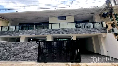 Townhouses for rent Bangkok : For rent 6 Bedroom Townhouse in Khlong Tan, Khlong Toei, Bangkok BTS Phrom Phong