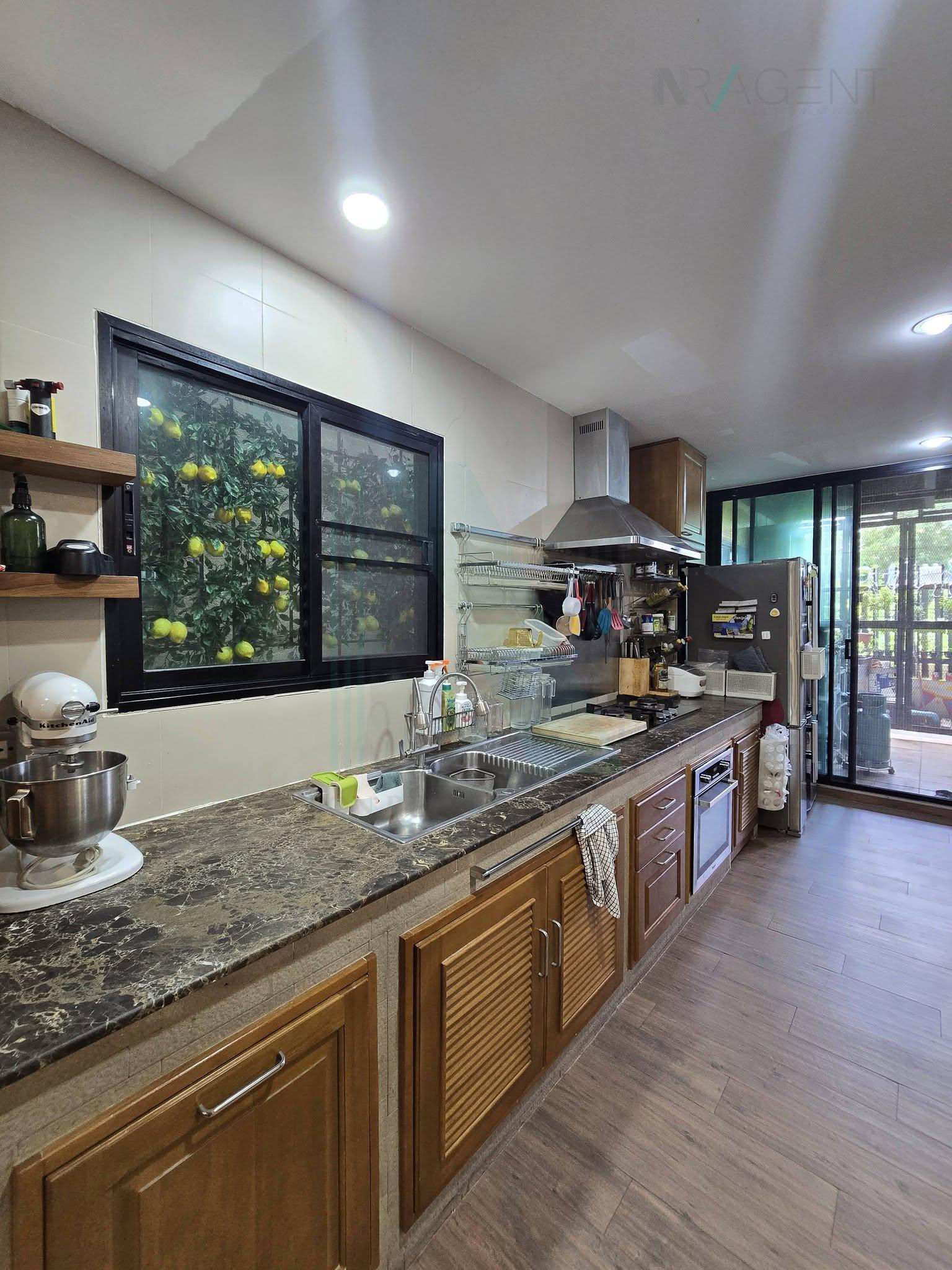 3-bed townhouse for sale, 250 sqm, 29 sq wah, Baan Klang Muang Ratchada-Mengjai 1