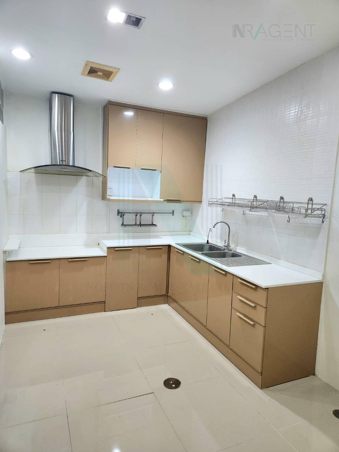 ขายทาวน์โฮม 3 ห้องนอน 150 ตร.ม. 20 ตร.ว. บ้านกลางเมือง นวมินทร์ 42