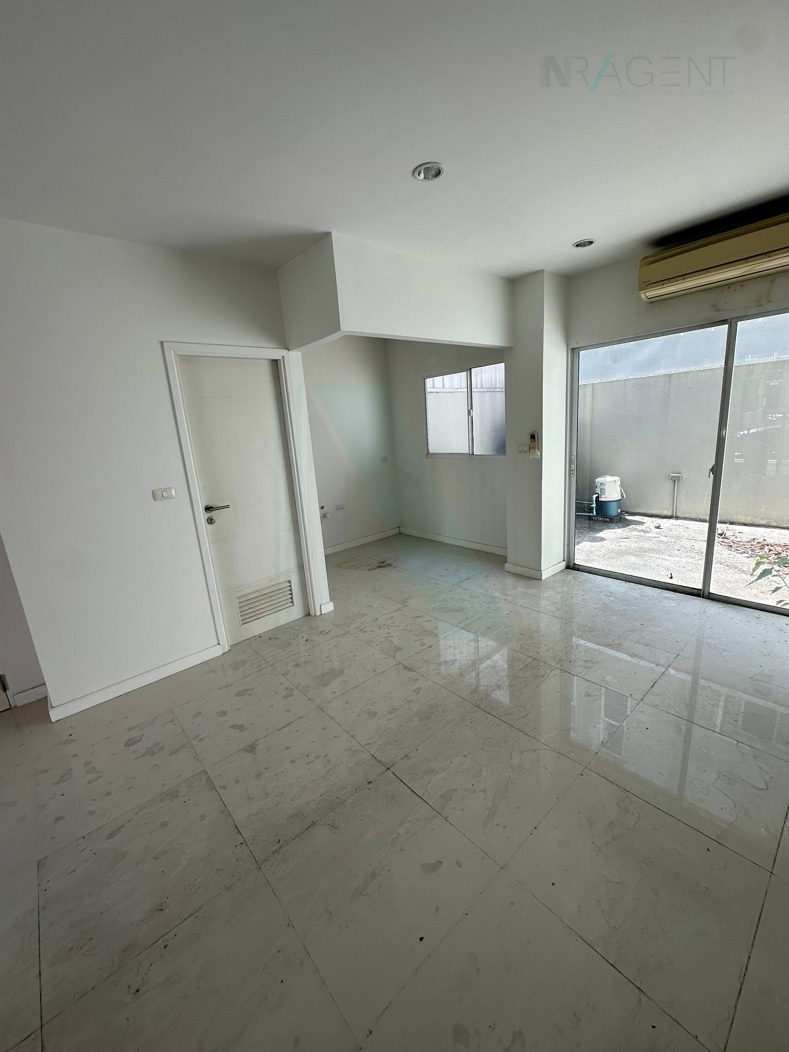 3-bed townhouse for sale, 155 sqm, 19 sq wah, Patio Phatthanakan 38