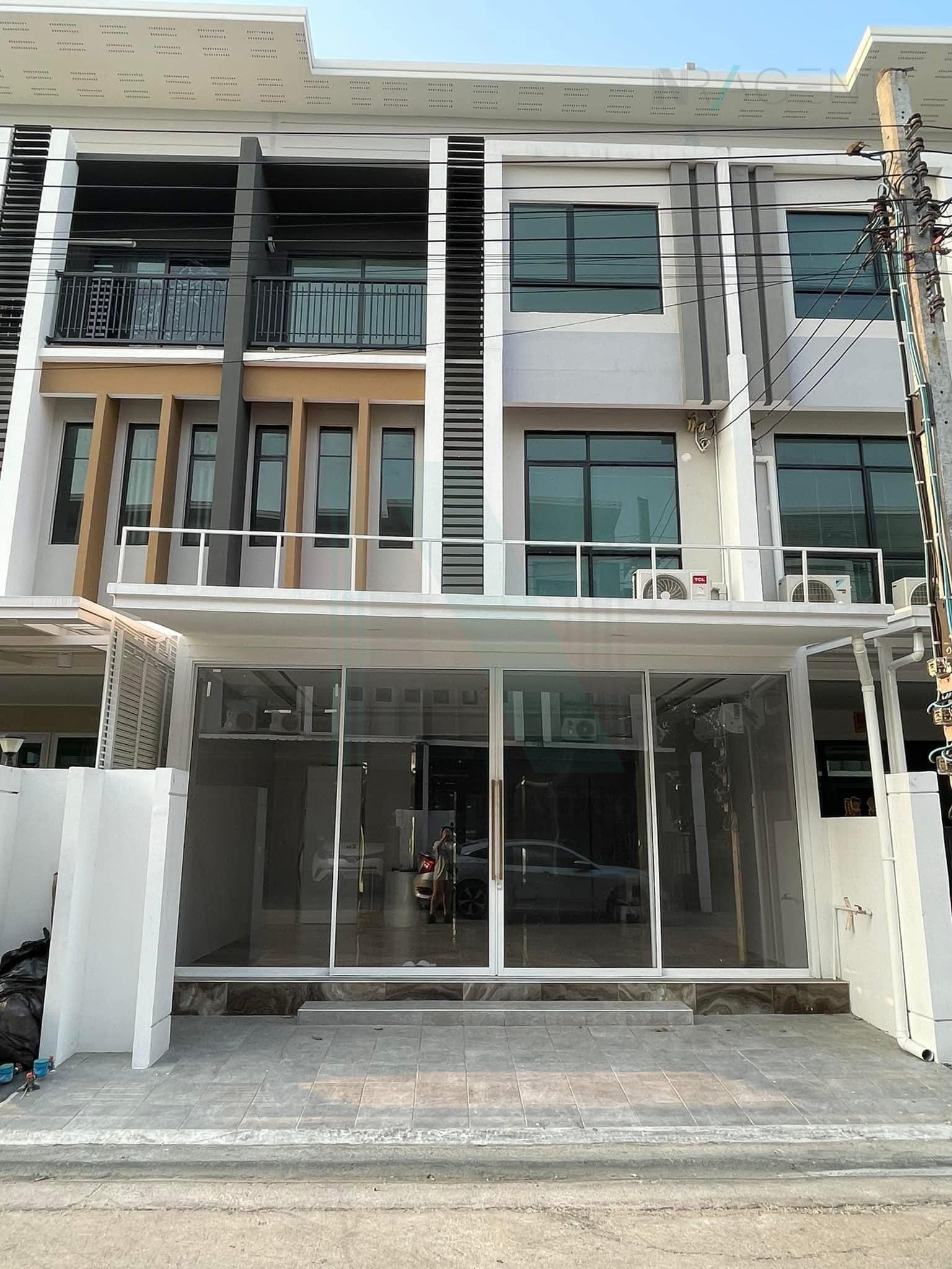 ขายทาวน์โฮม 4 ห้องนอน 185 ตร.ม. 22 ตร.ว. พาทิโอ รามอินทรา (วัชรพล)