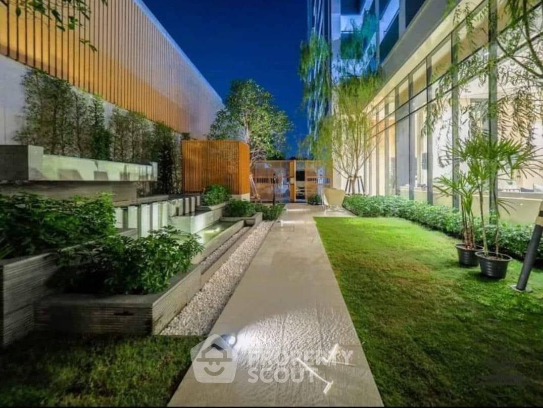 picture 2-BR Condo at Maru Ekkamai 2 near BTS Ekkamai (ID 2692425) - 12/16