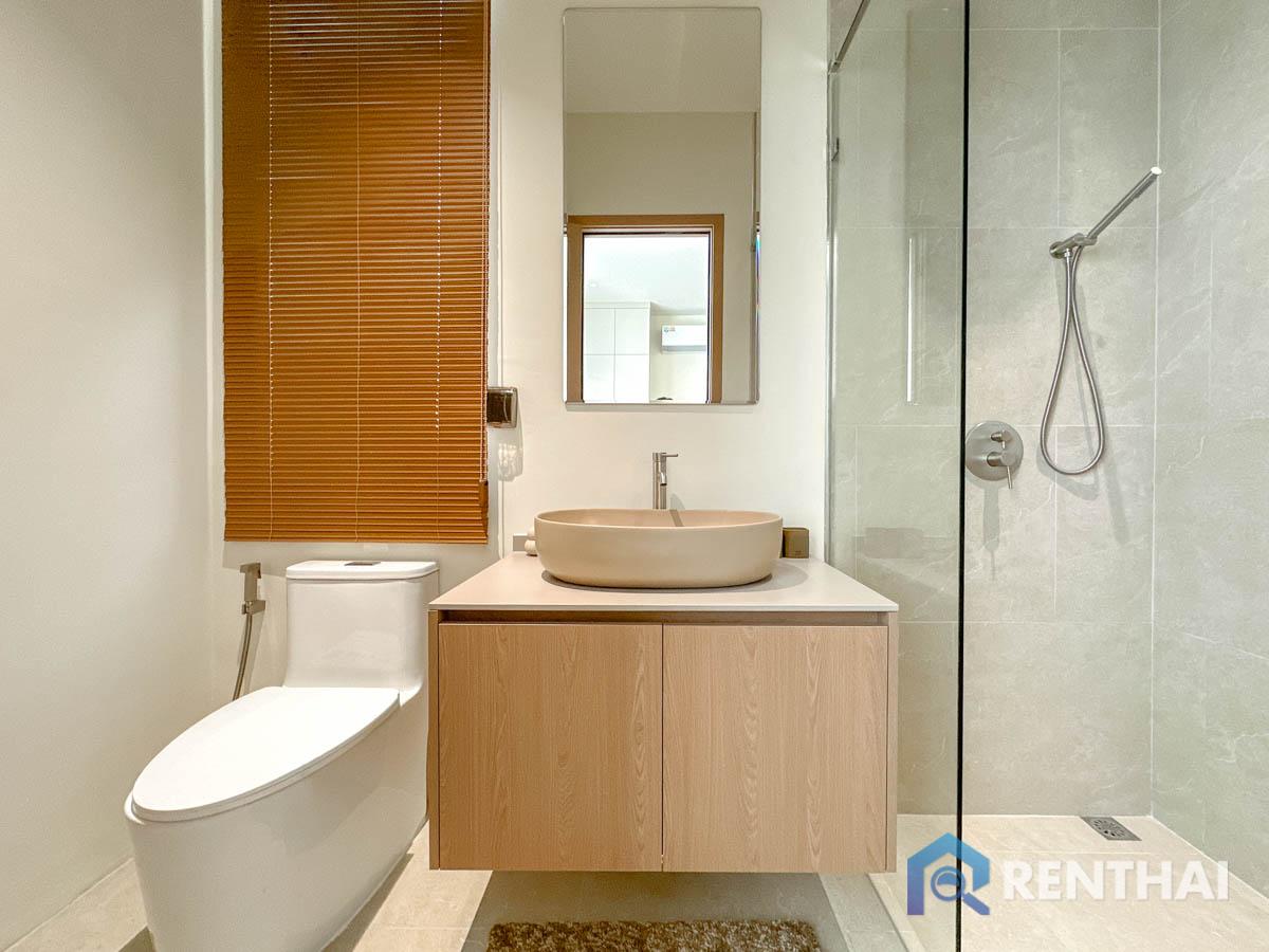 picture Modern Tropical 2-Storey Home in Bangjo, Phuket. - 20/25