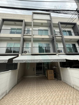 📌 ให้เช่าทาวน์เฮาส์ 3 ชั้น บ้านกลางเมือง สุขุมวิท 77 3 ห้องนอน 3 ห้องน้ำ