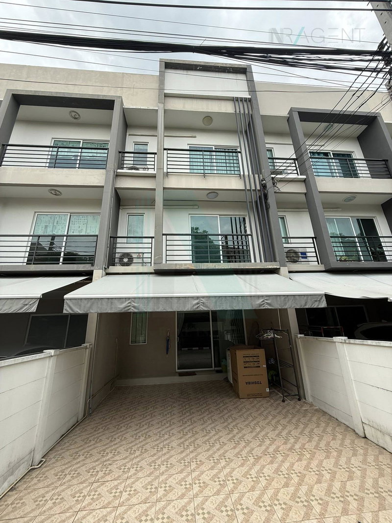 ทาวน์โฮมให้เช่า : 📌 ให้เช่าทาวน์เฮาส์ 3 ชั้น บ้านกลางเมือง สุขุมวิท 77 3 ห้องนอน 3 ห้องน้ำ