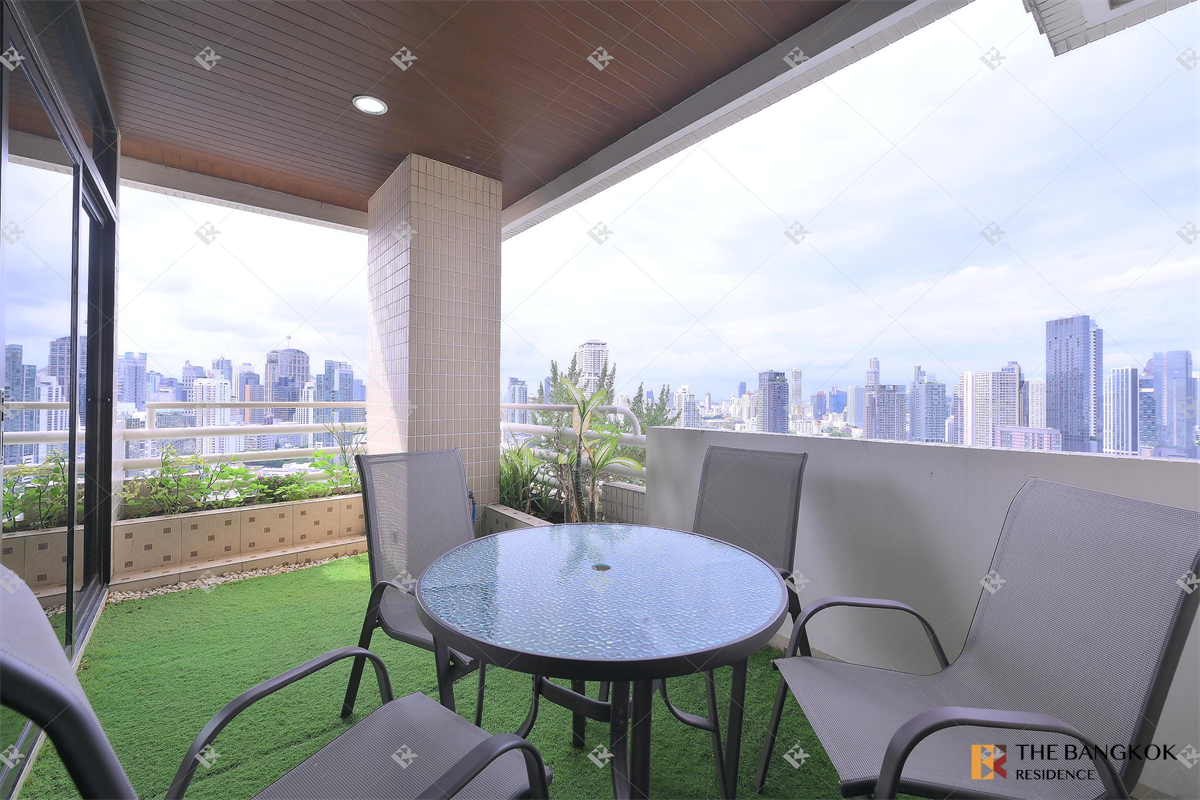 picture Luxurious Design, Elevated Atmosphere Ruamsuk Condominium - 9/10