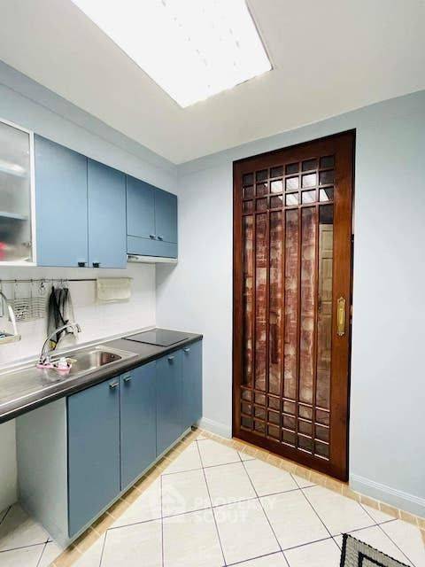 picture 1-BR Baan Siri Sathorn Condominium Near MRT Khlong Toei (ID 1917421) - 2/9