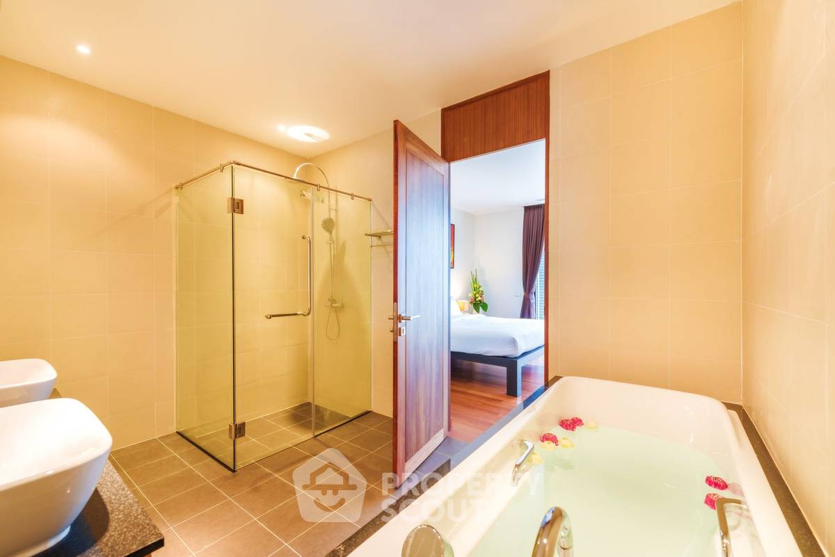 picture Spacious 3-BR 350 Sqm At Lotus Gardens, Layan Phuket (ID 1223849) - 25/31