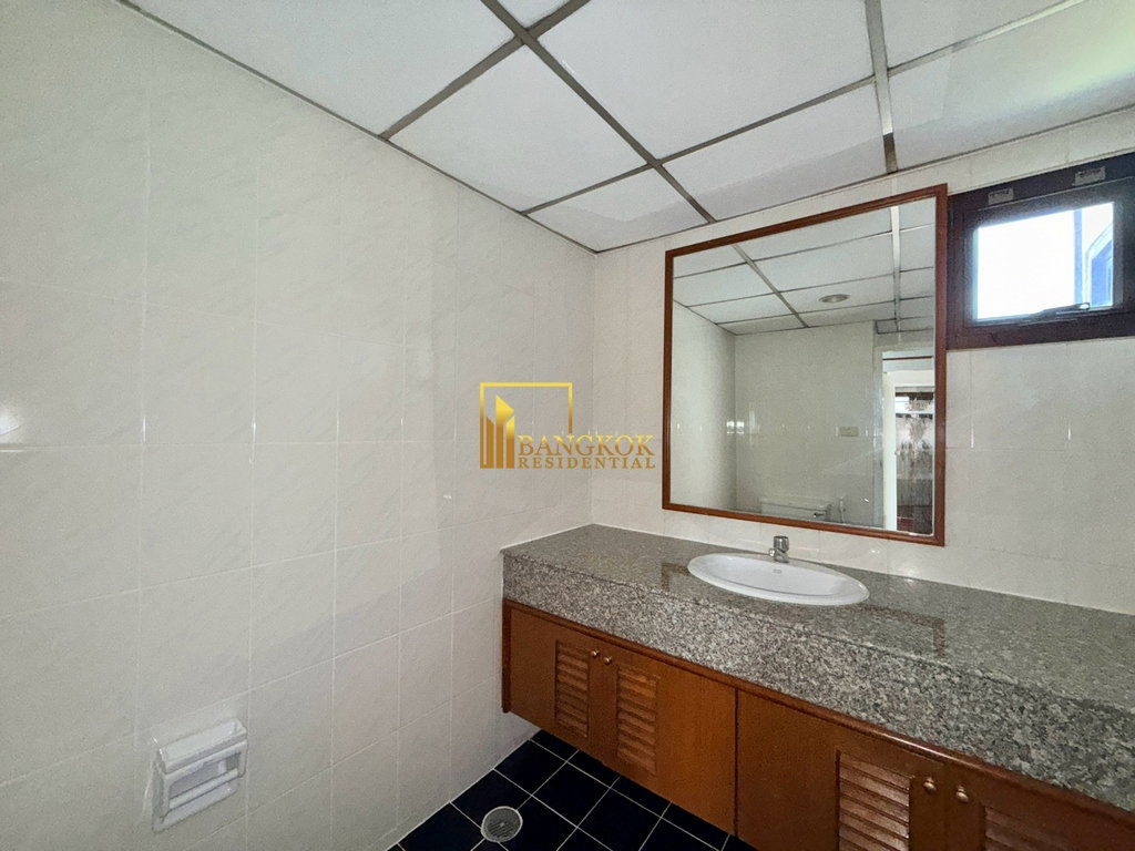 รูป Huge 2 Bedroom Apartment For Rent in Sukhumvit Soi 3 Area - BR0177AP - รูปที่ 10/33