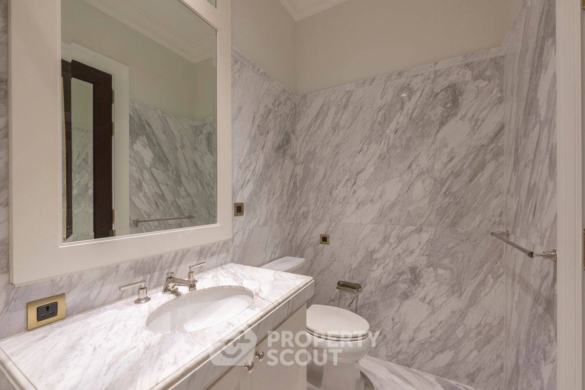 picture 3-BR 245 Sqm Near BTS Phloen Chit At 98 Wireless (ID 3356466) - 37/47