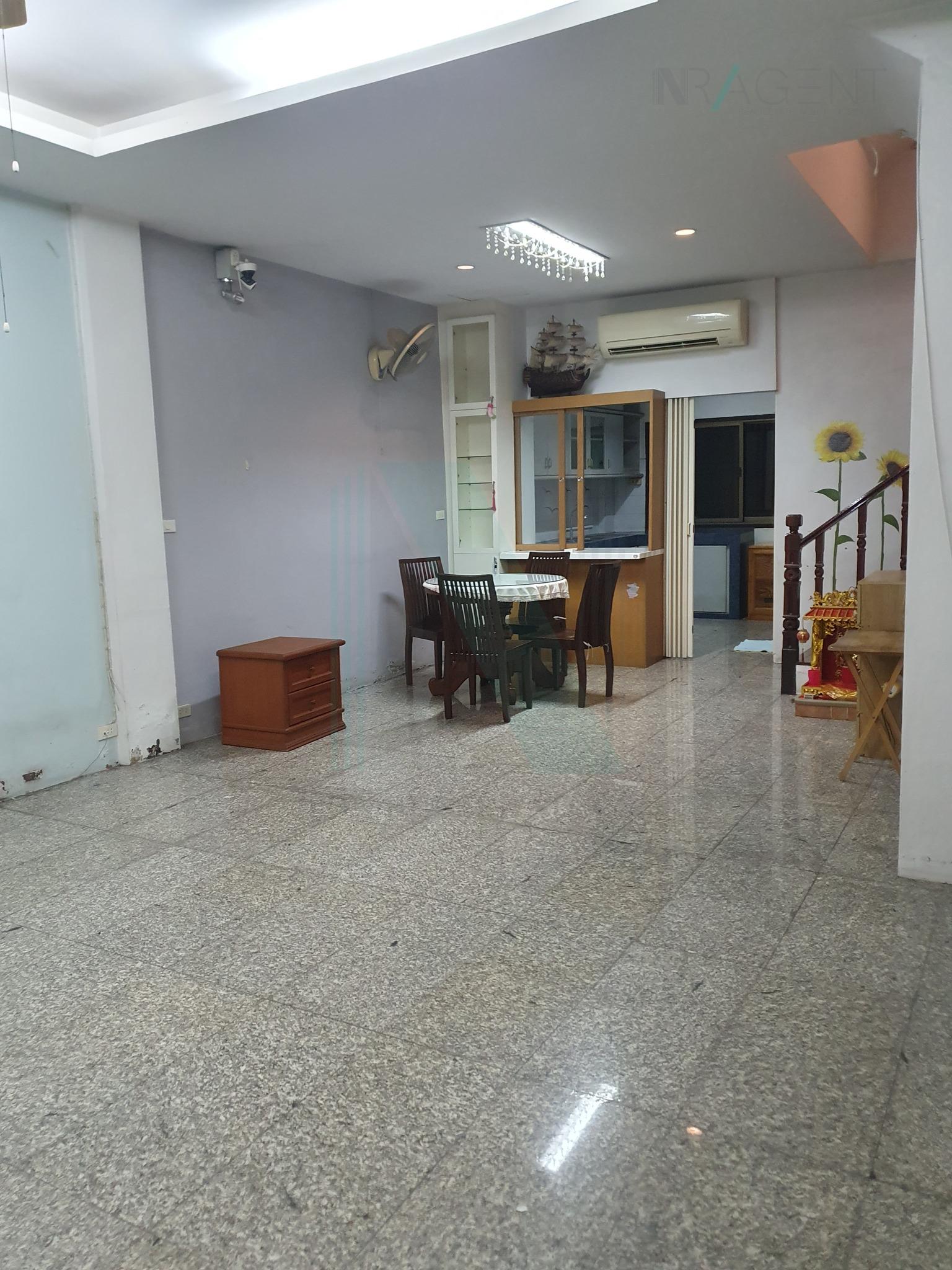 ขายทาวน์โฮม 4 ห้องนอน 270 ตร.ม. 24 ตร.ว. บ้านเรืองศิริ
