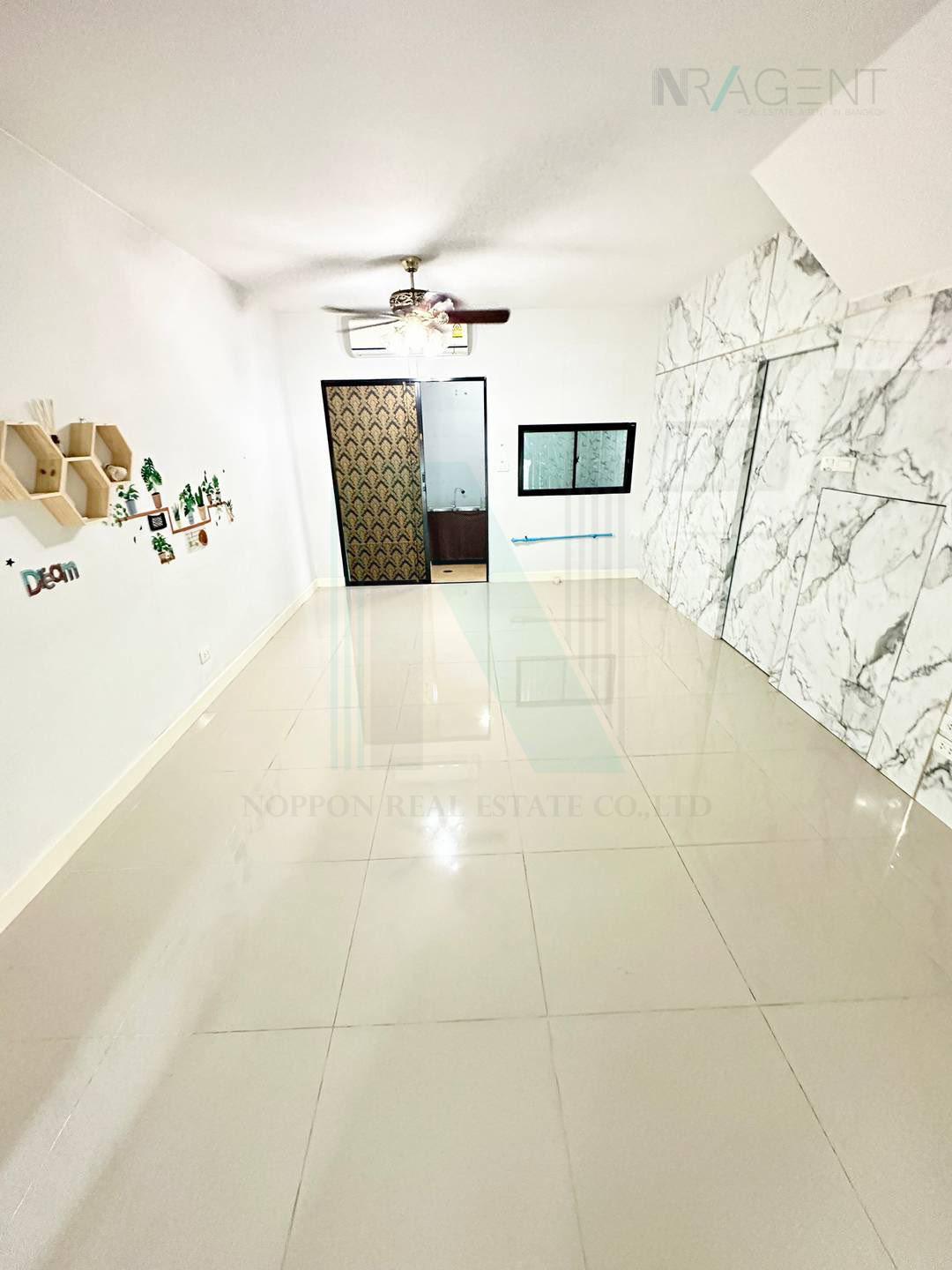 4-bed townhouse for sale, 145 sqm, 20 sq wah, Baan Klang Muang Rama 9 - On Nut