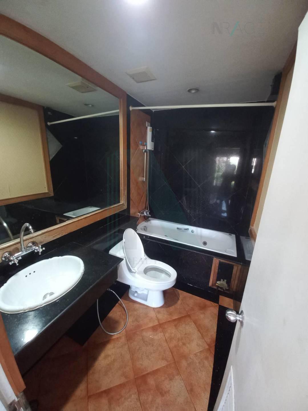 3-bed townhouse for sale, 150 sqm, 20 sq wah, Baan Klang Muang Rama 9 Soi 43