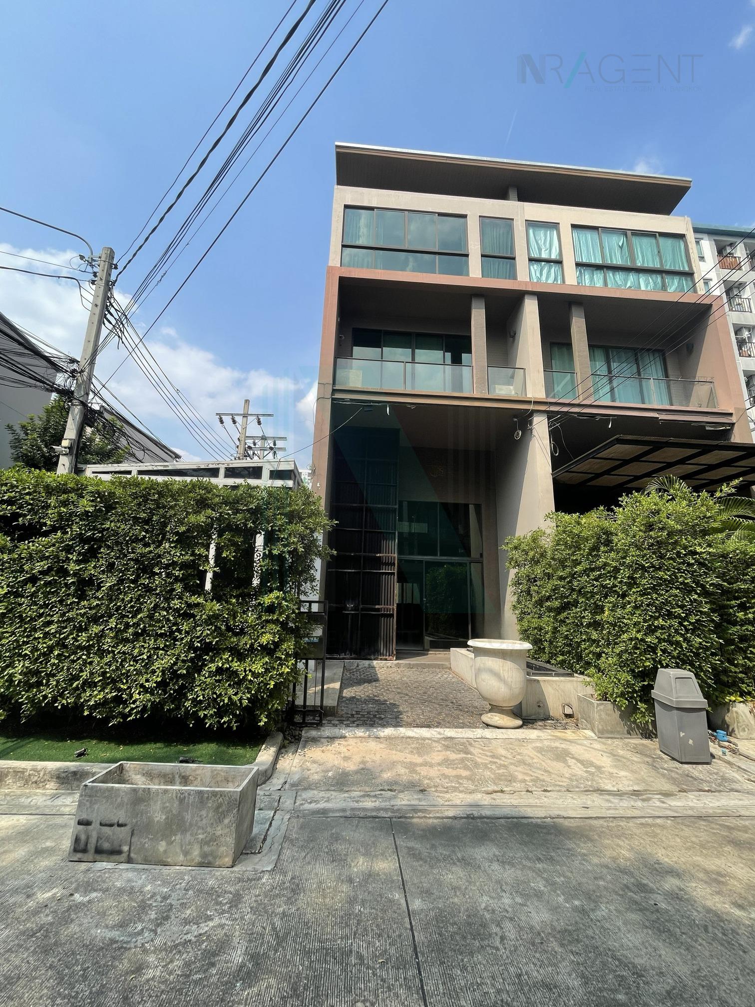 ขายทาวน์โฮม 3 ห้องนอน 202 ตร.ม. 34.2 ตร.ว. บ้านกลางเมือง รัชโยธิน