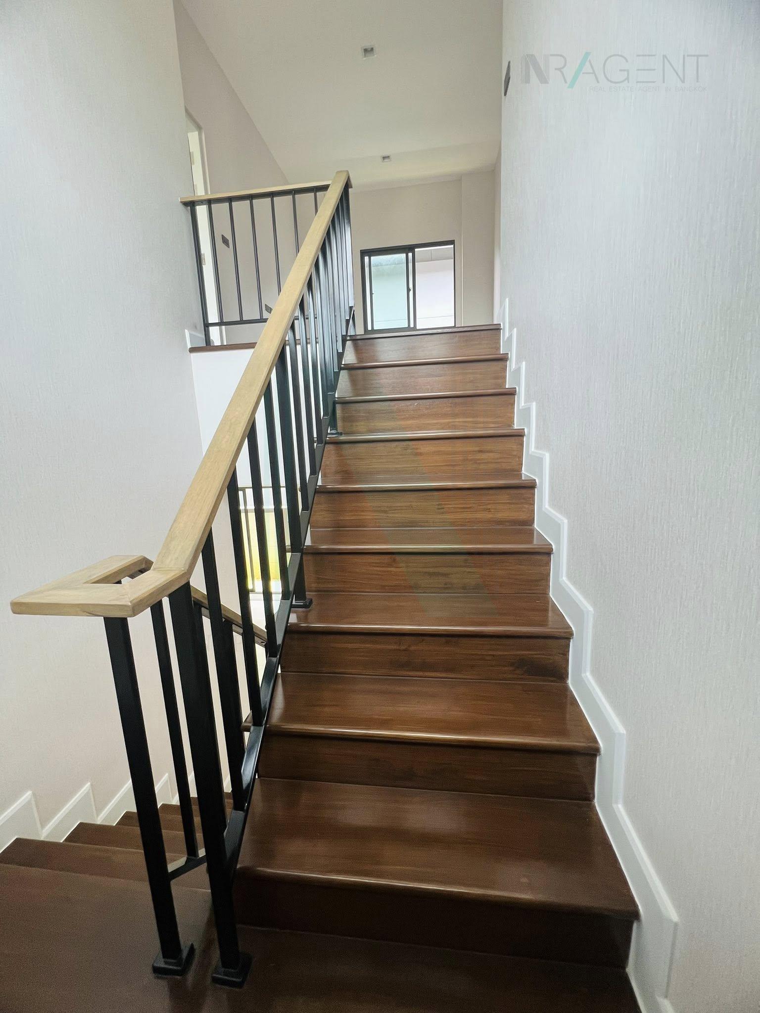 5-bed house for sale, 267 sqm, 60 sq wah, Venue ID Petchkasem 81