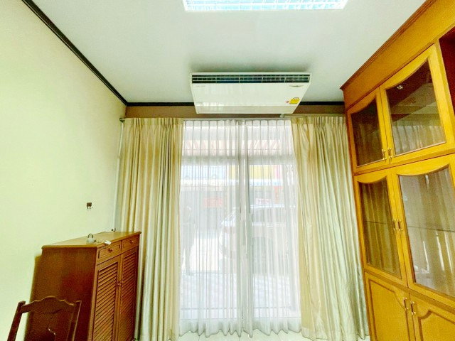 รูป บางซื่อ  MRTบางโพ 350ม. ทาวน์เฮาส์ 3 ชั้น รีโนเวทใหม่ทั้งหลัง ใกล้รพ.บางโพ 400 ม. 3นอน 2น้ำ16 ตร.ว. 180 ตร.ม.พร้อมเฟอร์ฯ - รูปที่ 6/8