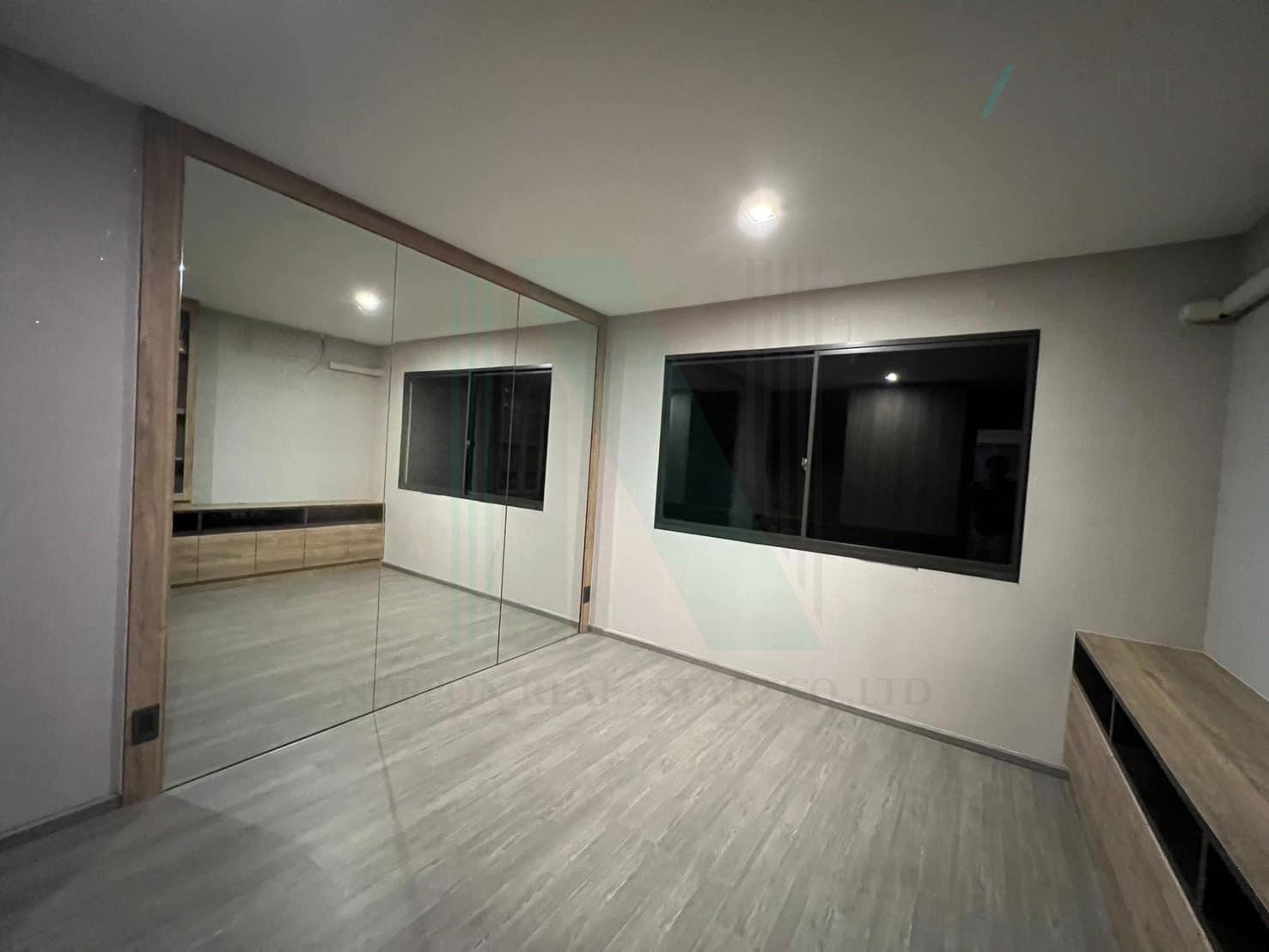 ขายทาวน์โฮม 2 ห้องนอน 190 ตร.ม. 22.3 ตร.ว. เดอะ แลนด์มาร์ค เอกมัย รามอินทรา