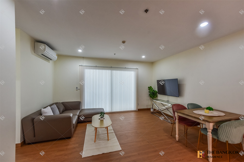 Hive Taksin Condo in Central City at an Affordable Price near BTS Wongwian Yai