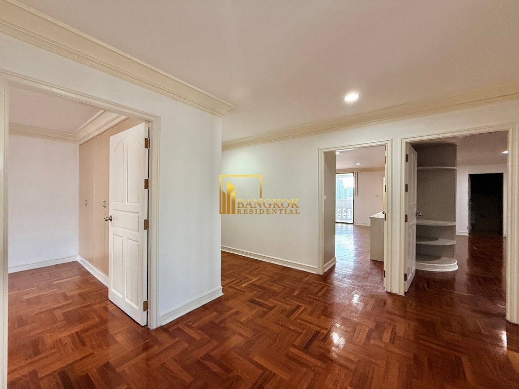 picture Enormous 5 Bedroom Duplex Apartment in Phrom Phong - BR0350AP - 26/71