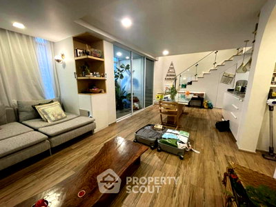 ขายคอนโด : ดูเพล็กซ์ 4-ห้องนอน ที่ มาเอสโตร 01 สาทร - เย็นอากาศ ใน ทุ่งมหาเมฆ (ID 1448522)