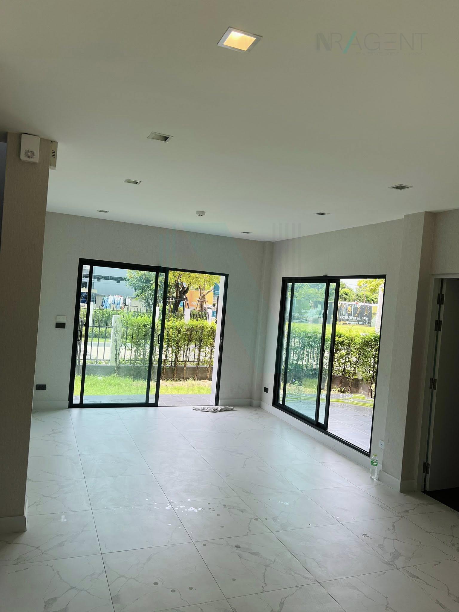 5-bed house for sale, 267 sqm, 60 sq wah, Venue ID Petchkasem 81