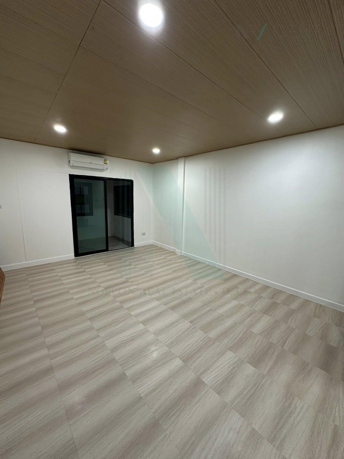 2-bed townhouse for sale, 95 sqm, 17 sq wah, Saranrom
