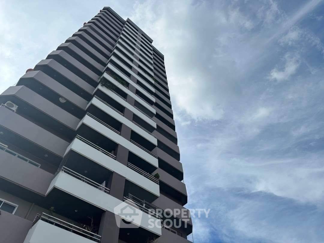 picture 40m To BTS National Stadium | 4-BR Baan Kasemsan 1 Condo (ID 1836771) - 2/11