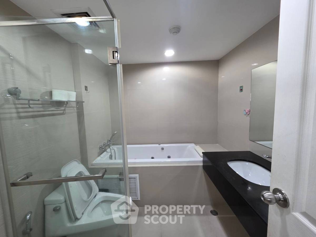 picture 5-BR Condo at Belle Grand Rama 9 near MRT Phra Ram 9 (ID 2390207) - 13/17